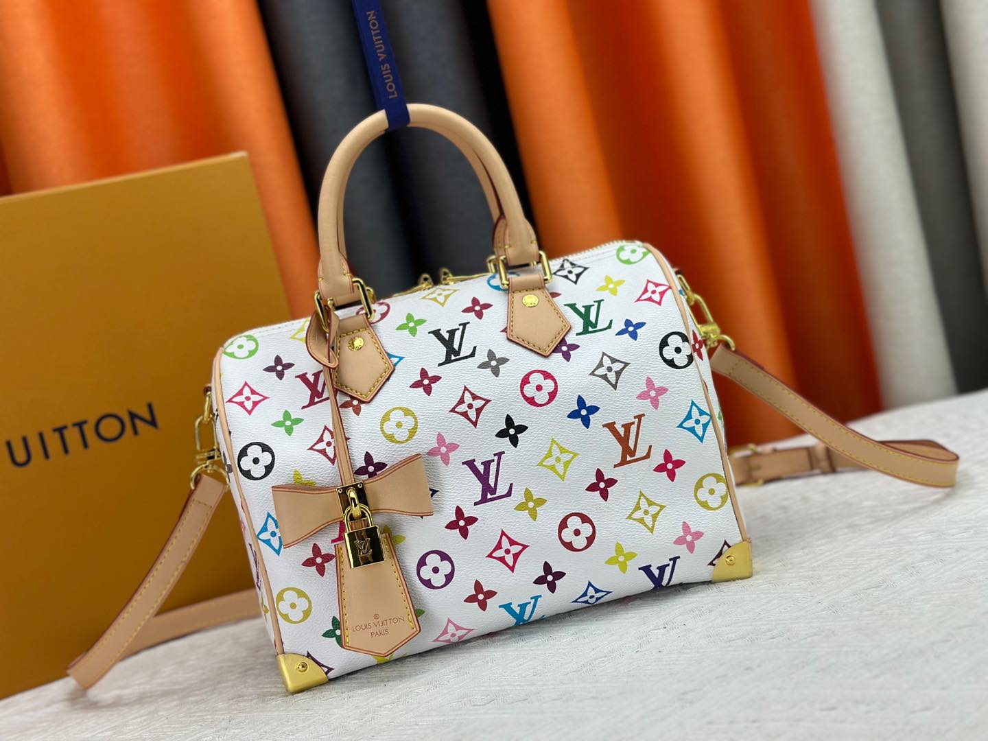 LV bag 669